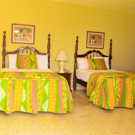 Sahara dela Mer Inn Montego Bay Exterior foto